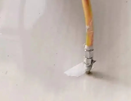 桥西瓷砖空鼓维修公司专业解答在瓷砖铺贴过程中，如果使用的砂料过粗（如全部使用了粗砂），可能会导致以下问题